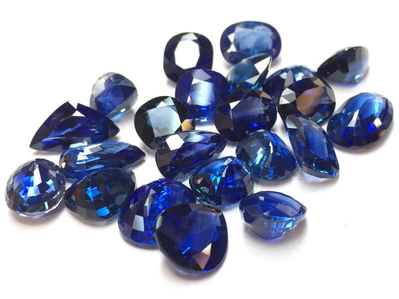 Die heilende Energie blauer Saphir-Edelsteine